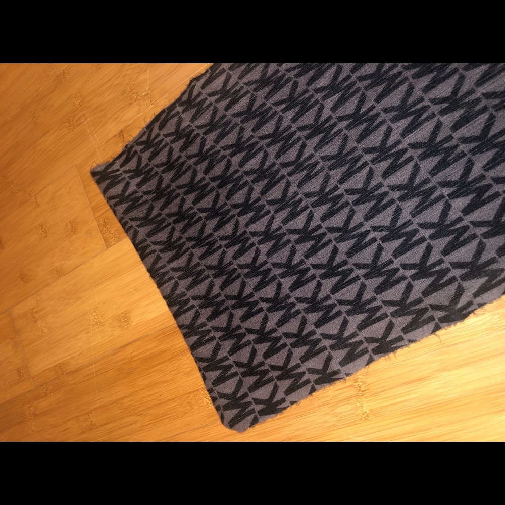 Michael Kors infinity scarf - Picture 3 of 5